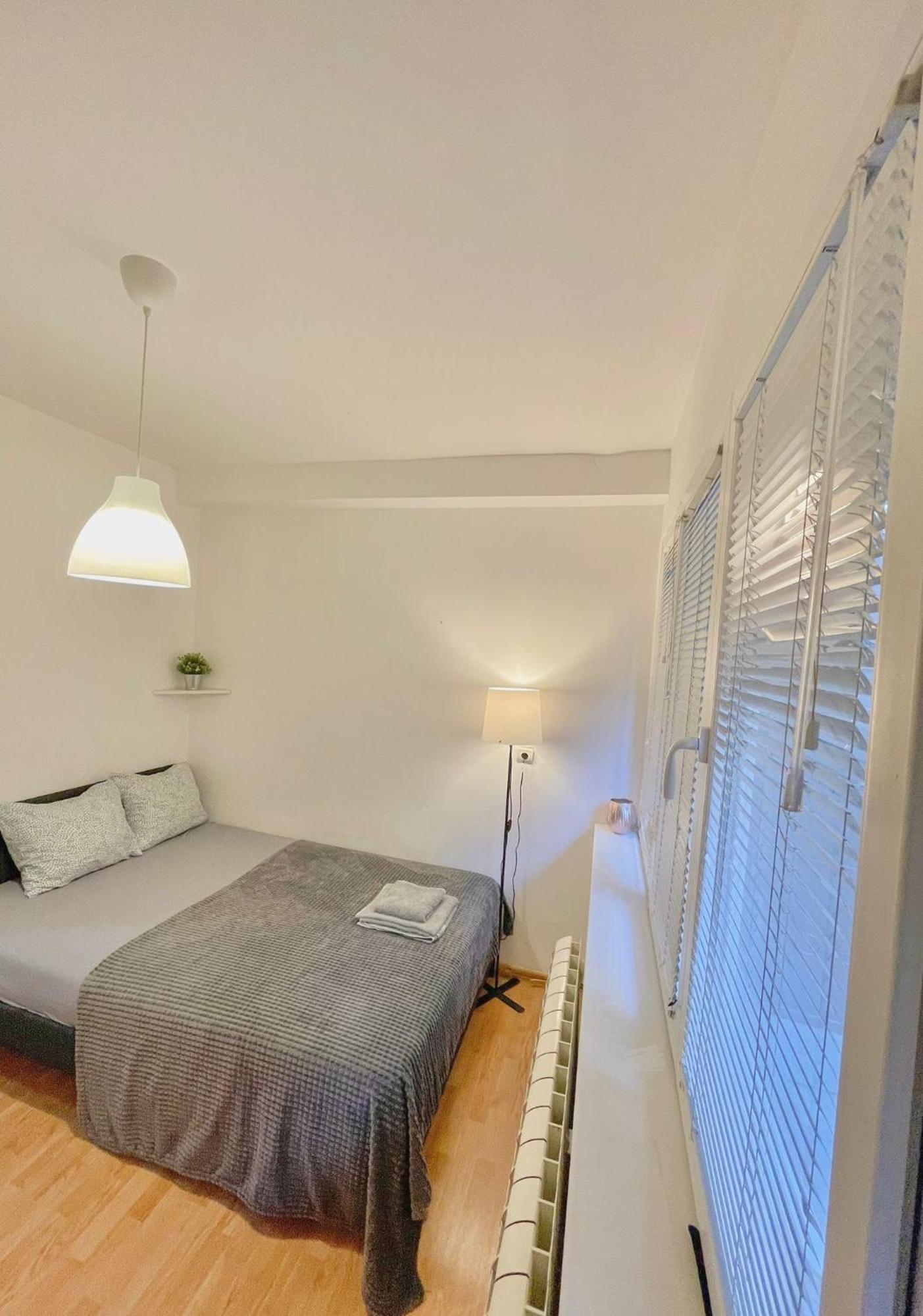 Slavija Mcd Apartment Belgrad Exteriör bild